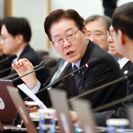 야권은 즉흥적인 SNS 외교가 불필요한 갈등을 초래