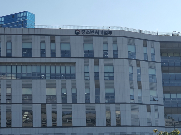 중기부 한성숙 장관, 중동전쟁 장기화에 따른 플라스틱 사출 중소기업 현장 의견 청취