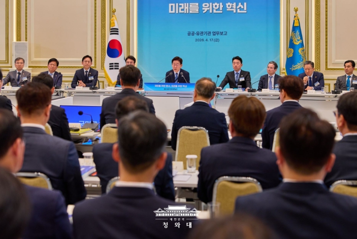이재명 대통령, 공공기관 및 유관기관 업무보고 회의 주재