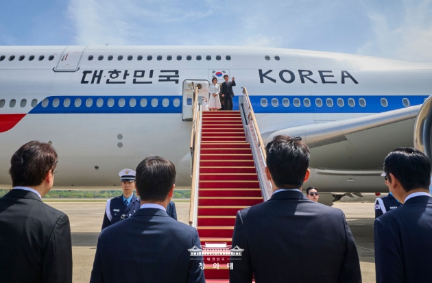 이 대통령, 인도·베트남 순방 출국…20일 모디 총리와 정상회담