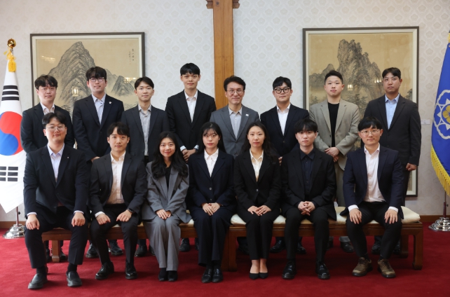 김민석 국무총리, 신임 부처 청년보좌역들과 ‘삼청동 공관 오픈하우스’ 간담회