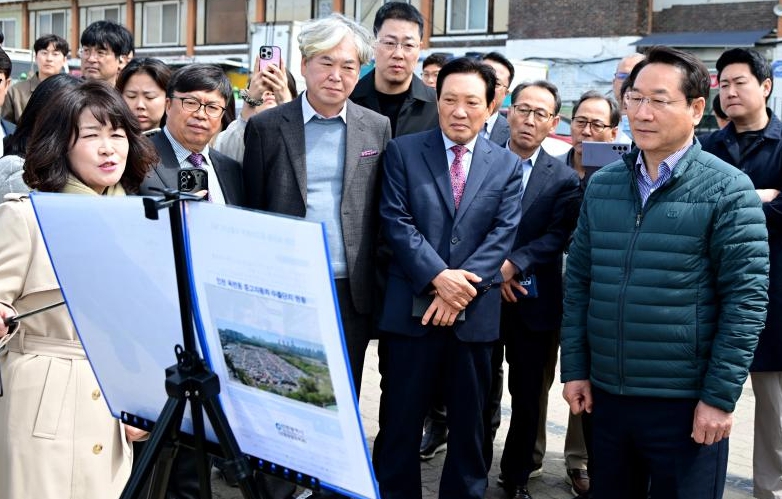 인천시, 중고차 수출단지 현장점검…수출산업 활성화 방안 모색