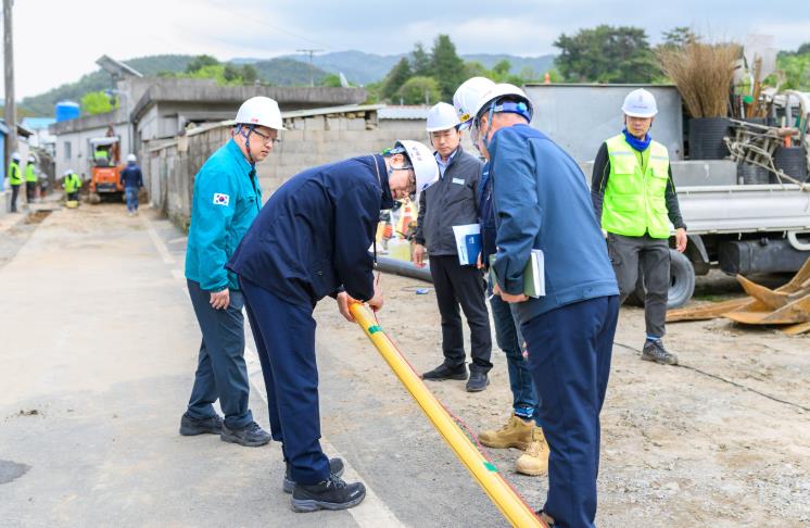 남해군 장충남 군수, 이동면 LPG배관망 구축사업 현장 점검
