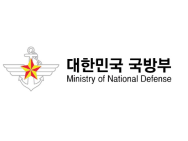 국방부, 병영독서 활성화를 위한 '한 손에 총(銃), 한 손에 책(冊)' 프로젝트 추진