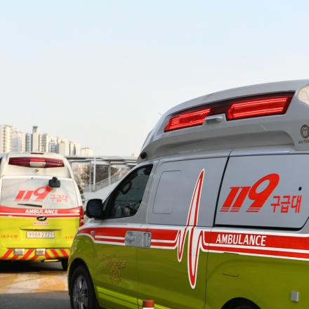 새벽 전주 도로 달리던 승용차 추락…50대 운전자 구조