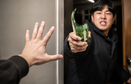 동탄 아파트서 깨진 술병 휘두른 50대 검거…살인미수 혐의 수사