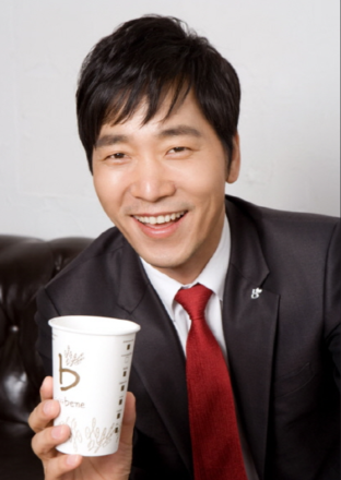 '300억 요양원 사기' 카페베네 창업주, 1심 징역 3년